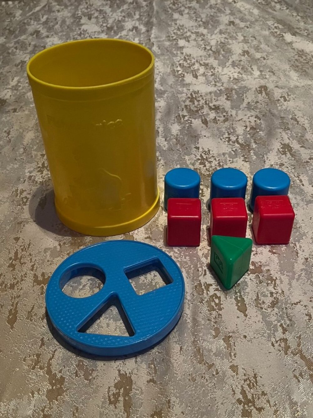 1977 Fisher Price Baby Shape Sorter Bucket & 7 Blocks Yellow Vintage 70s Toy